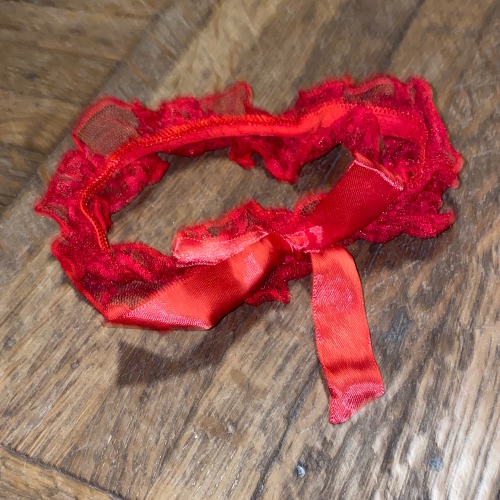 Red lace thigh garter